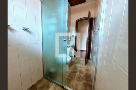 Casa à venda com 302m², 4 quartos e 4 vagas Casa à venda com 302m², 4 quartos e 4 vagasBanheiro Social Piso Superior