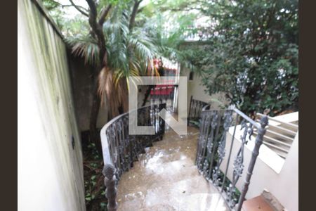 Casa à venda com 302m², 4 quartos e 4 vagasSaída Casa