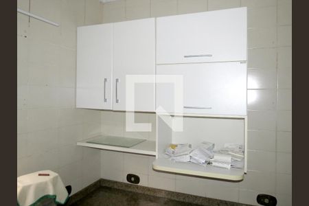 Casa à venda com 302m², 4 quartos e 4 vagasCozinha - Armário