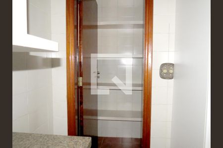 Casa à venda com 302m², 4 quartos e 4 vagasCozinha - Dispensa