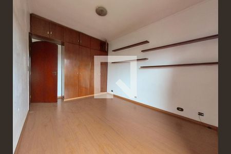 Casa à venda com 302m², 4 quartos e 4 vagas Casa à venda com 302m², 4 quartos e 4 vagasQuarto 2