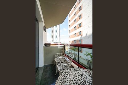 Apartamento à venda com 150m², 3 quartos e 2 vagas Apartamento à venda com 150m², 3 quartos e 2 vagasVaranda