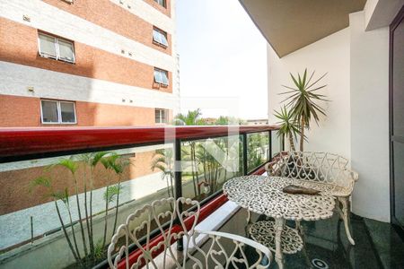 Apartamento à venda com 150m², 3 quartos e 2 vagas Apartamento à venda com 150m², 3 quartos e 2 vagasVaranda