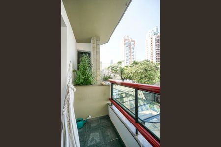 Apartamento à venda com 150m², 3 quartos e 2 vagas Apartamento à venda com 150m², 3 quartos e 2 vagasVaranda do quarto 02
