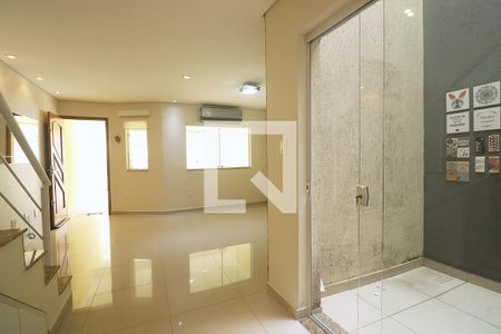 Sala de casa para alugar com 3 quartos, 182m² em Parque Jaçatuba, Santo André