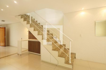 Sala de casa para alugar com 3 quartos, 182m² em Parque Jaçatuba, Santo André