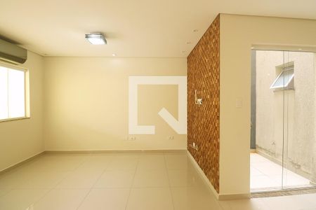 Sala de casa para alugar com 3 quartos, 182m² em Parque Jaçatuba, Santo André