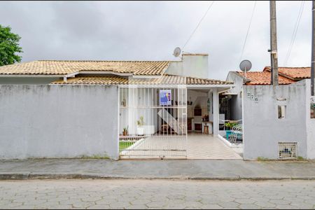 Casa para alugar com 150m², 3 quartos e 1 vaga Casa para alugar com 150m², 3 quartos e 1 vagaFachada