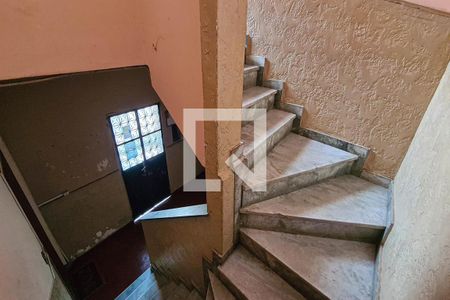 Apartamento à venda com 60m², 2 quartos e sem vagaEscada