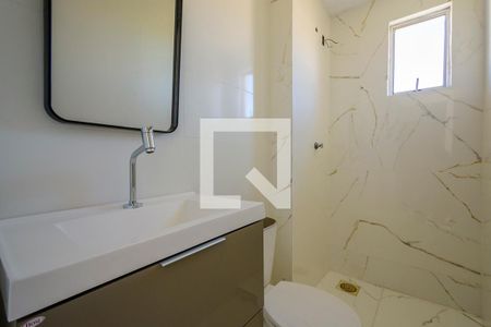 Banheiro de apartamento à venda com 1 quarto, 38m² em Cristal, Porto Alegre