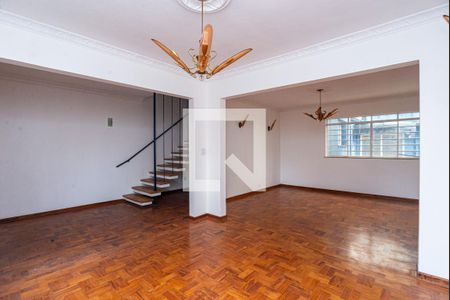 Casa para alugar com 210m², 3 quartos e 2 vagas Casa para alugar com 210m², 3 quartos e 2 vagasSala