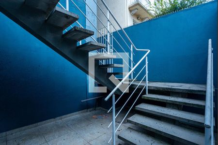 Casa para alugar com 210m², 3 quartos e 2 vagas Casa para alugar com 210m², 3 quartos e 2 vagasEscada