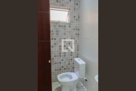 Banheiro de casa para alugar com 1 quarto, 118m² em Jardim Santo Eduardo, Embu das Artes