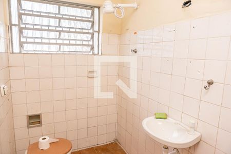 Banheiro de casa para alugar com 1 quarto, 50m² em Vila Paranaguá, São Paulo
