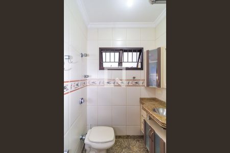 Casa à venda com 300m², 3 quartos e 7 vagasBanheiro da Suíte 2