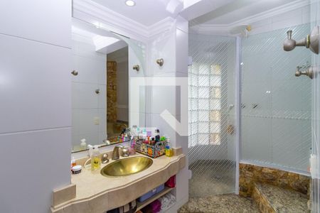 Casa à venda com 300m², 3 quartos e 7 vagasBanheiro da Suíte 1