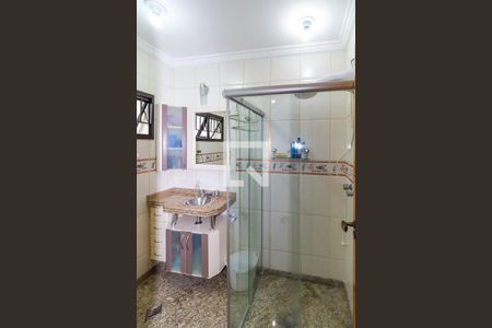 Casa à venda com 300m², 3 quartos e 7 vagasBanheiro da Suíte 2