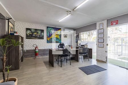 Casa à venda com 880m², 3 quartos e 2 vagasEscritório