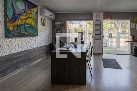Casa à venda com 880m², 3 quartos e 2 vagasEscritório