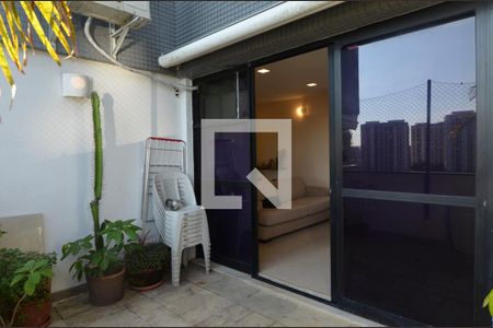 Apartamento para alugar com 182m², 5 quartos e 2 vagas Apartamento para alugar com 182m², 5 quartos e 2 vagasVaranda do quarto 2