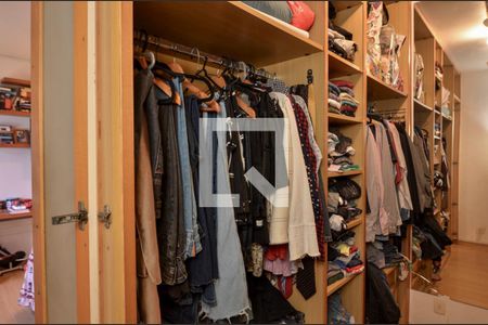 Apartamento para alugar com 182m², 5 quartos e 2 vagas Apartamento para alugar com 182m², 5 quartos e 2 vagasCloset da suíte 1