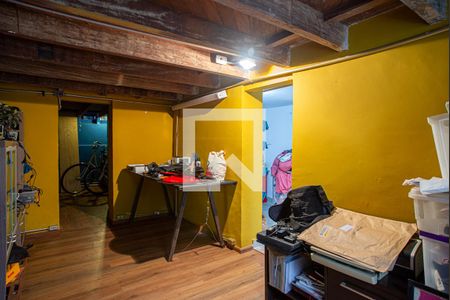 Casa à venda com 232m², 2 quartos e sem vagaPorão