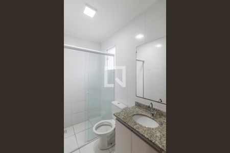 Banheiro da Suite de casa para alugar com 2 quartos, 70m² em Vila Pires, Santo André