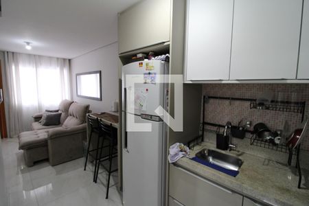 Cozinha de apartamento para alugar com 2 quartos, 42m² em Vila Nilo, São Paulo