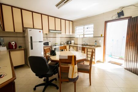 Casa à venda com 137m², 3 quartos e 2 vagas Casa à venda com 137m², 3 quartos e 2 vagasCozinha