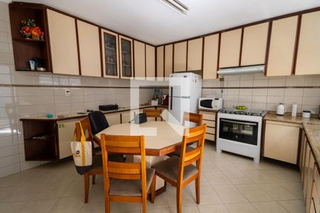 Casa à venda com 137m², 3 quartos e 2 vagas Casa à venda com 137m², 3 quartos e 2 vagasCozinha
