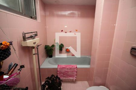 Apartamento à venda com 205m², 3 quartos e sem vagaBanheiro da Suíte