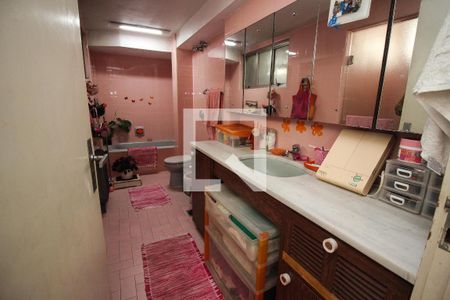 Apartamento à venda com 205m², 3 quartos e sem vagaBanheiro da Suíte