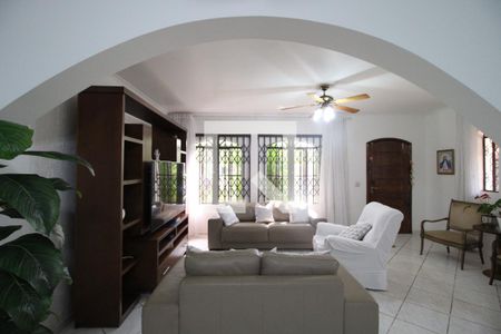 Casa à venda com 202m², 4 quartos e 5 vagasSala