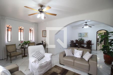 Casa à venda com 202m², 4 quartos e 5 vagasSala