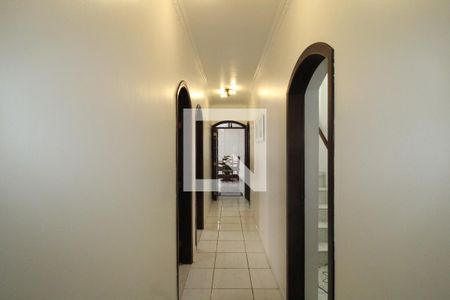 Casa à venda com 202m², 4 quartos e 5 vagasCorredor