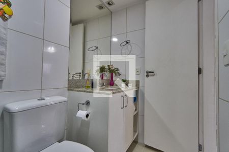 Apartamento à venda com 76m², 2 quartos e 1 vagaBanheiro Social