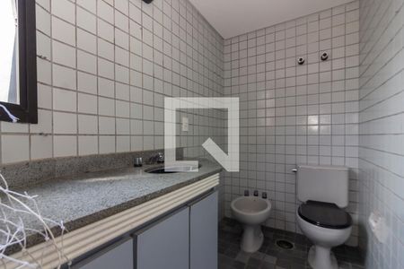 Apartamento à venda com 107m², 1 quarto e 2 vagasBanheiro do quarto