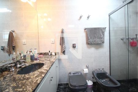 Apartamento à venda com 156m², 3 quartos e 3 vagasBanheiro Quarto 1