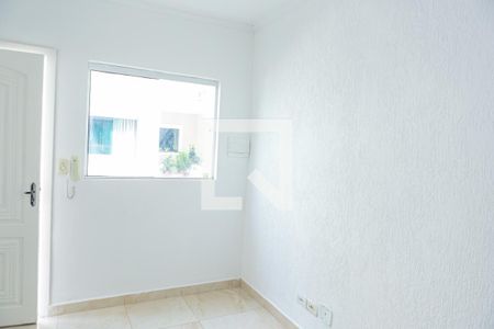 Sala de casa de condomínio para alugar com 2 quartos, 72m² em Burgo Paulista, São Paulo