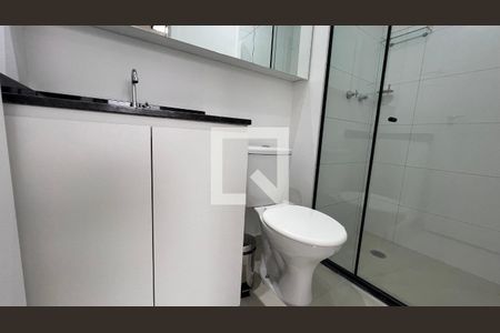 Banheiro de kitnet/studio para alugar com 1 quarto, 24m² em Pinheiros, São Paulo