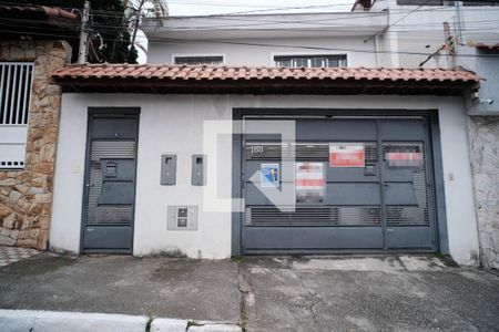 Casa à venda com 214m², 2 quartos e 1 vaga Casa à venda com 214m², 2 quartos e 1 vagaFachada