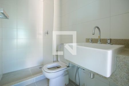 Banheiro  de apartamento à venda com 1 quarto, 32m² em Moinhos de Vento, Porto Alegre