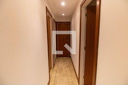 Corredor  de apartamento para alugar com 3 quartos, 138m² em Icaraí, Niterói