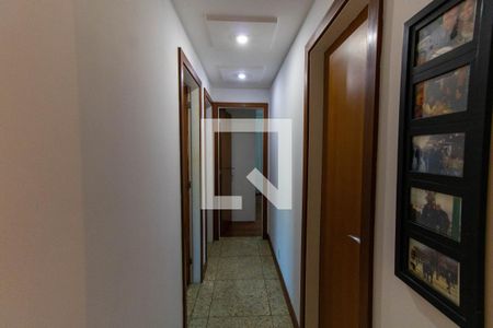 Corredor de apartamento à venda com 3 quartos, 138m² em Icaraí, Niterói