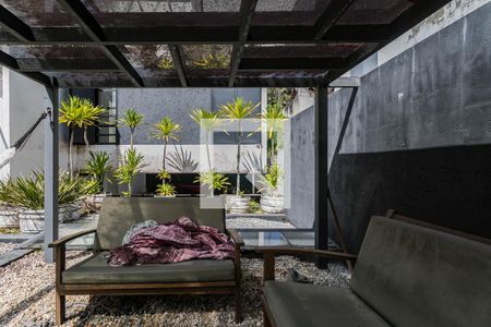 Casa de condomínio para alugar com 252m², 2 quartos e 2 vagasQuintal/Piscina