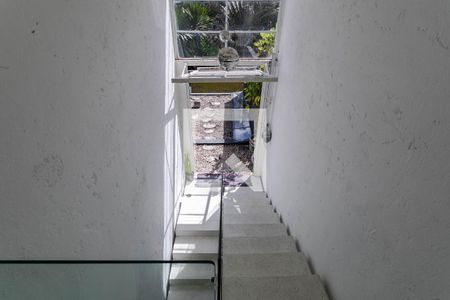 Casa de condomínio para alugar com 252m², 2 quartos e 2 vagasEscada