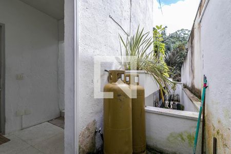 Casa de condomínio para alugar com 252m², 2 quartos e 2 vagasBanheiro de Serviço