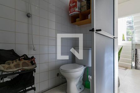 Casa de condomínio para alugar com 252m², 2 quartos e 2 vagasBanheiro de Serviço