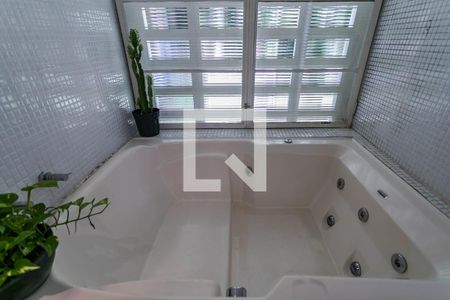 Casa de condomínio para alugar com 252m², 2 quartos e 2 vagasBanheiro - Quarto 2 - Suíte