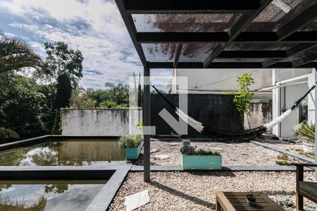 Casa de condomínio para alugar com 252m², 2 quartos e 2 vagasQuintal/Piscina